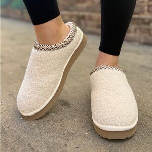 Corky's "Sleepy Head" Cozy Shearling Slip On Slippers w/ Embroidered Trim Size 9